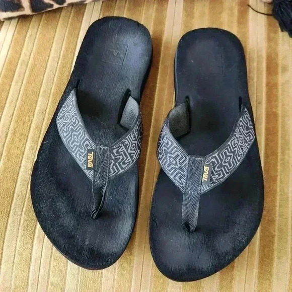 Men's Size 11 Teva Black Flipflops - Picture 1 of 15